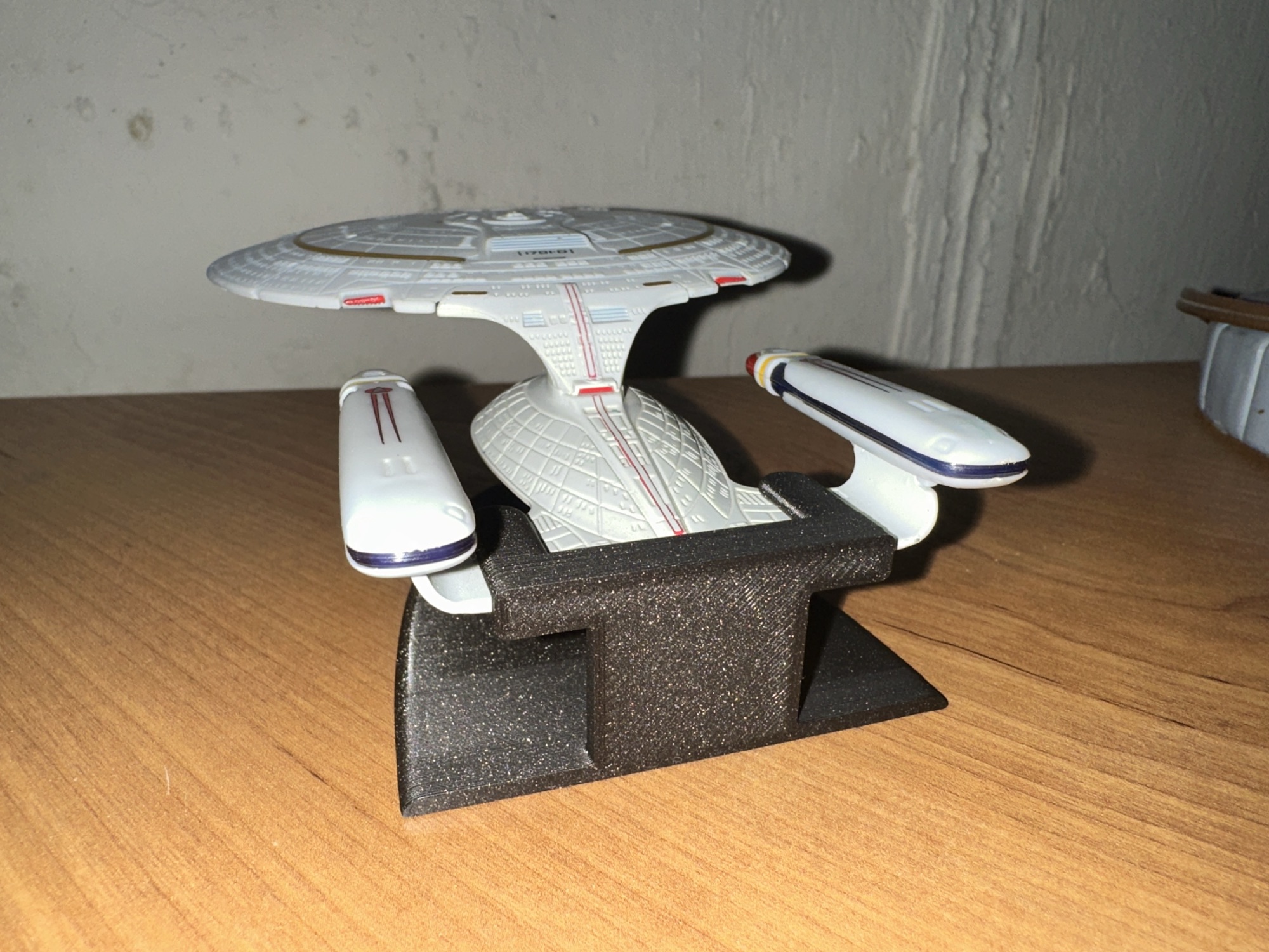 3D Printed: A stand for my little Enterprise D model